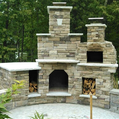 Outdoor Fire Place with Pizza Oven