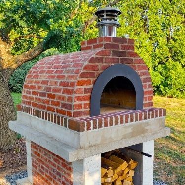 Brick pizza oven