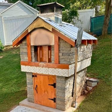 Outdoor wood fired pizza oven