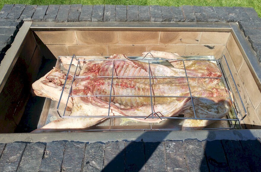 BrickWood Box - 90lb Pig Roaster